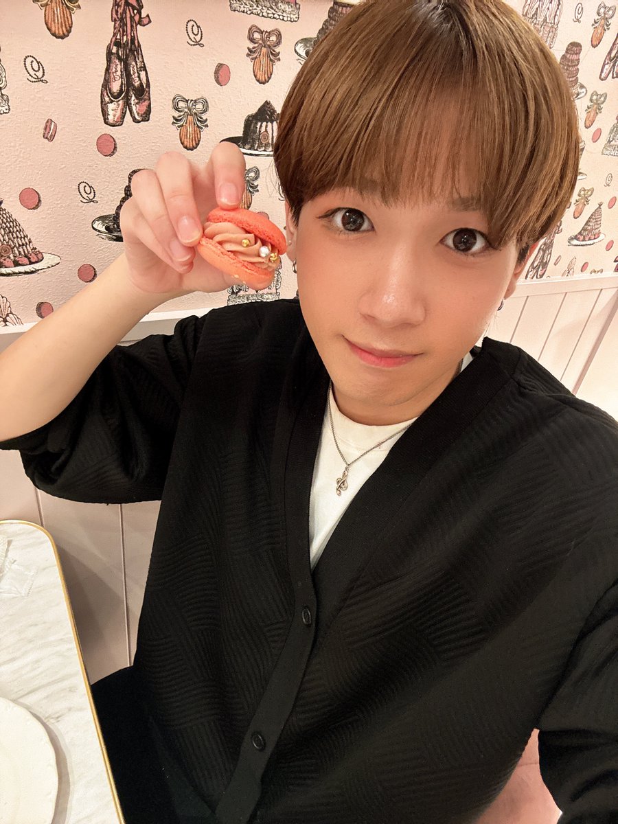Yukito__stellar's tweet photo. おはゆきです！！
 #あくステ 9日目の公演です！
本日は1公演✨

悪魔執事の主様にお会いできるのを
楽しみにしてます🧸

このマカロン美味しかった😋 https://t.co/bBCIzdX9Q0