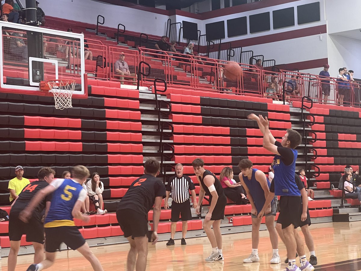 BorgiaBoys's tweet photo. Borgia varsity vs Owensville Varsity https://t.co/CEH9vx0LsL
