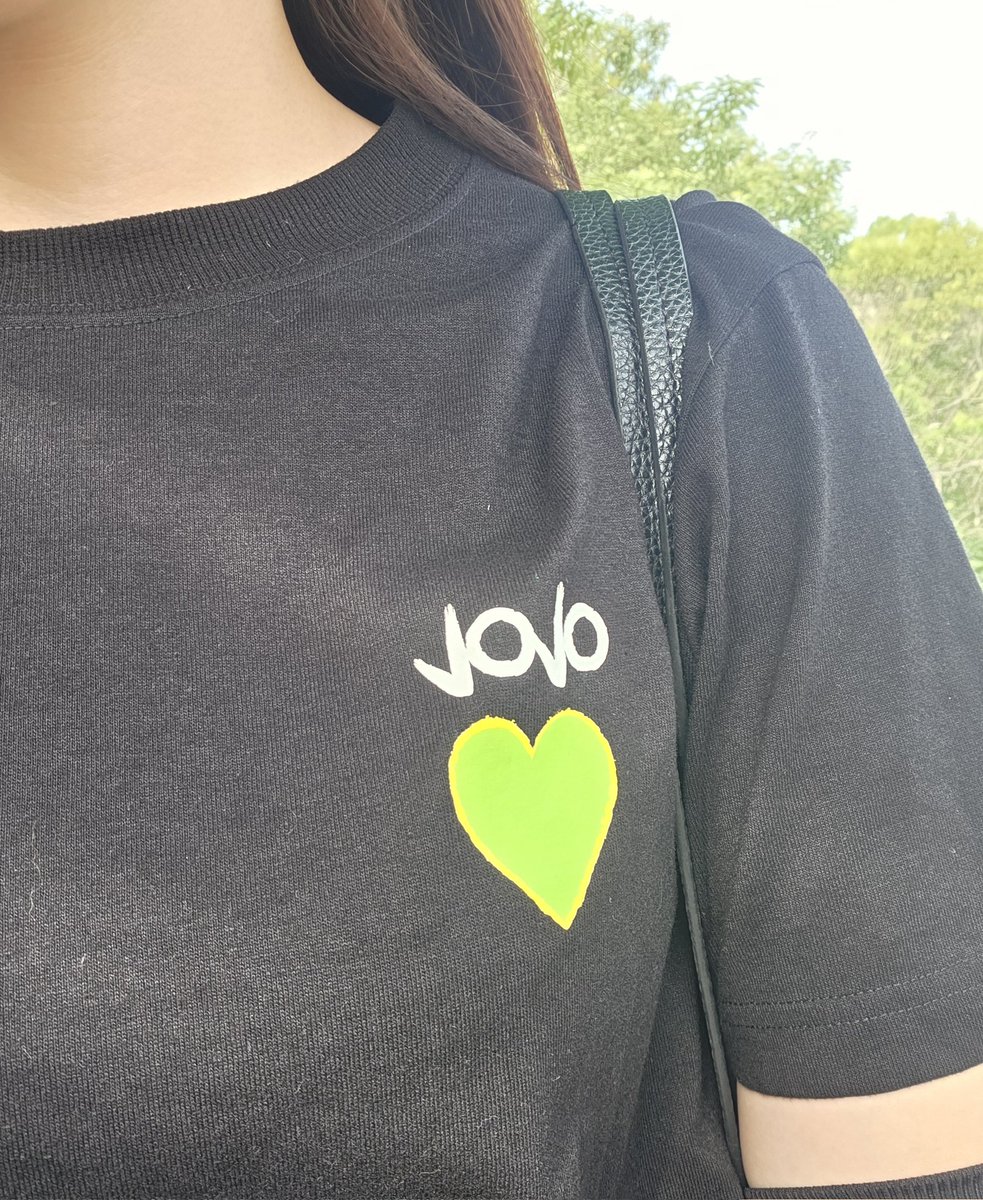 M1ko_ss2's tweet photo. おはようございます🌸今日は背中にディオ様を背負って出社しました💚
気高く美しく圧倒的なカリスマ性を持つのに愚かなディオ様、大好きです🫶何回でも言うが服装自由な会社に感謝です😂 https://t.co/h46g0bhMOe