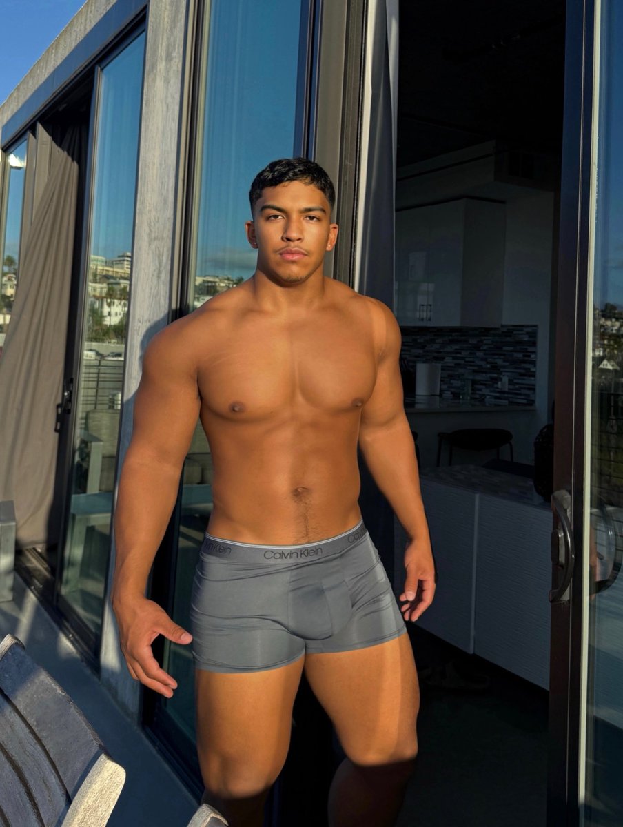 qgdosgostososbr's tweet photo. @realicyisaiah encontrei esse gostoso no explorar do Instagram. Não sei se olho para os peitões dele, ou para bunda, ele é muito gostoso, TODO GOSTOSO 🫠🤤🔥 https://t.co/yMg5lUfsjI