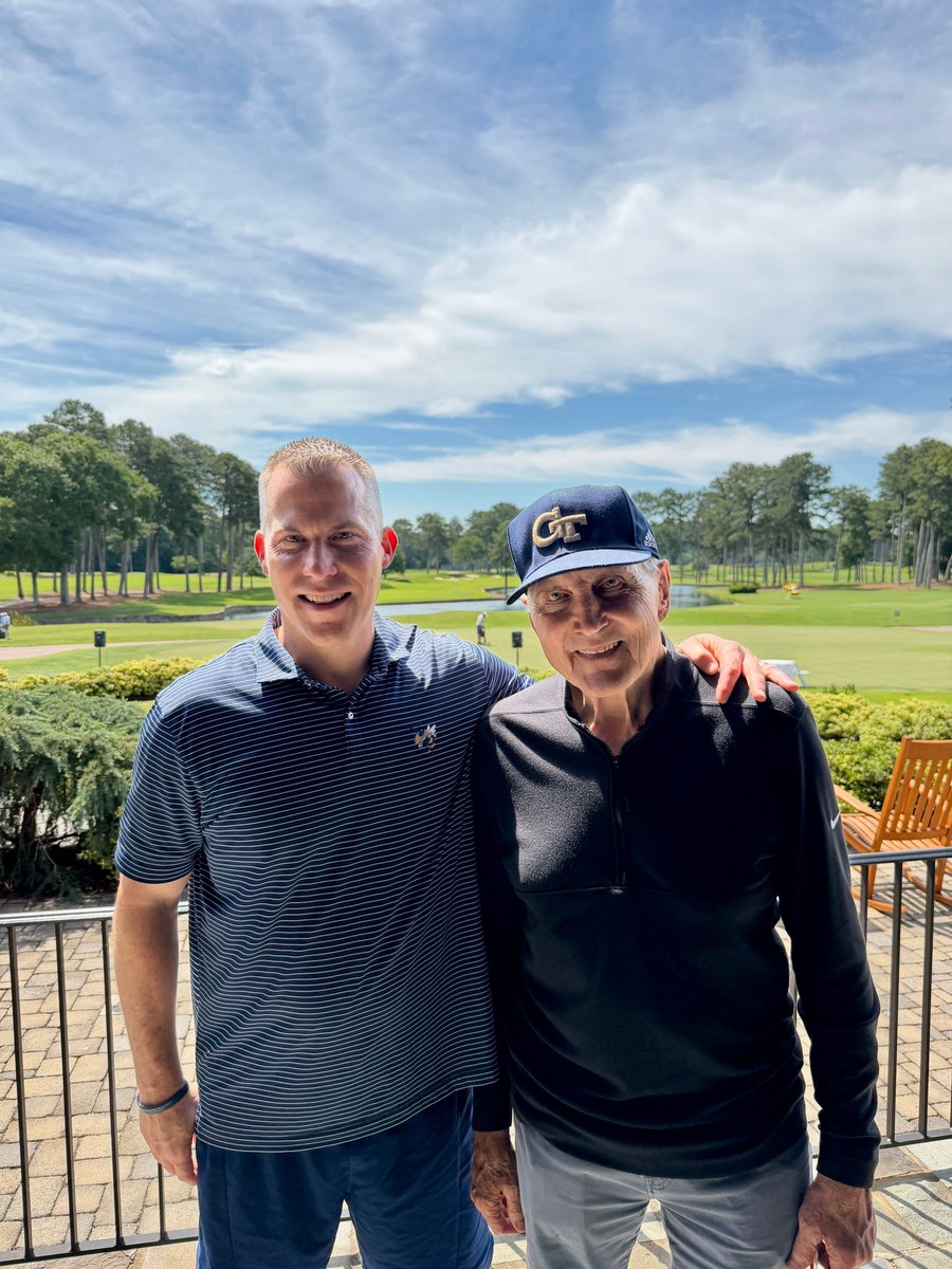 CoachScottCross's tweet photo. An honor to spend time with the legendary Coach Bill Curry at the Bobby Dodd Golf Tournament at the @atlantaathclub. 

#StingEm 🐝 https://t.co/0J1ZAsG1Qy