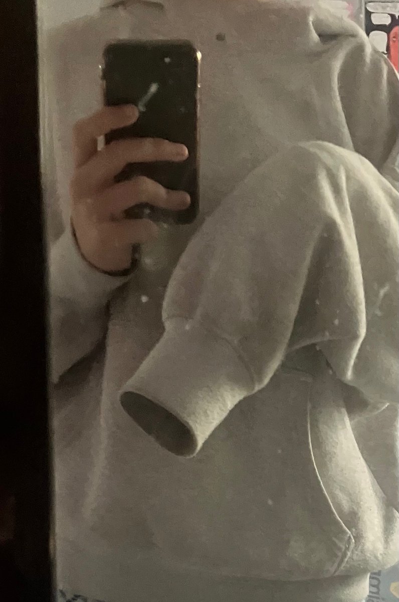 Buggzybean's tweet photo. ive been pulling on my sleeve too much as a habit to the point specifically my right sleeve is so stretched I have a permanent case of femboy sleeve https://t.co/YVKtM5RgSt