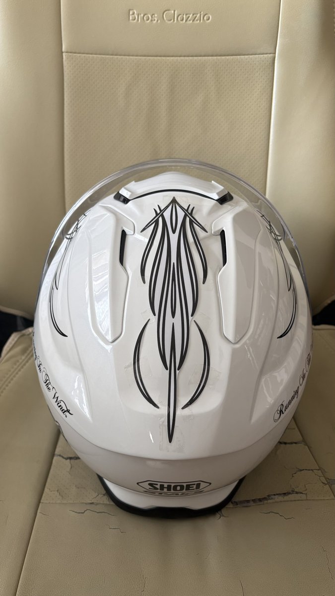 Ken2a's tweet photo. まだ型紙で仮合わせしてるだけですけど、コレどうやろか？
うるさ過ぎるかな？
エアアウトレットのカバーとかあるから、左右の円弧は収まらないので、後ろ側に持って来てみました https://t.co/LdWbTILaal