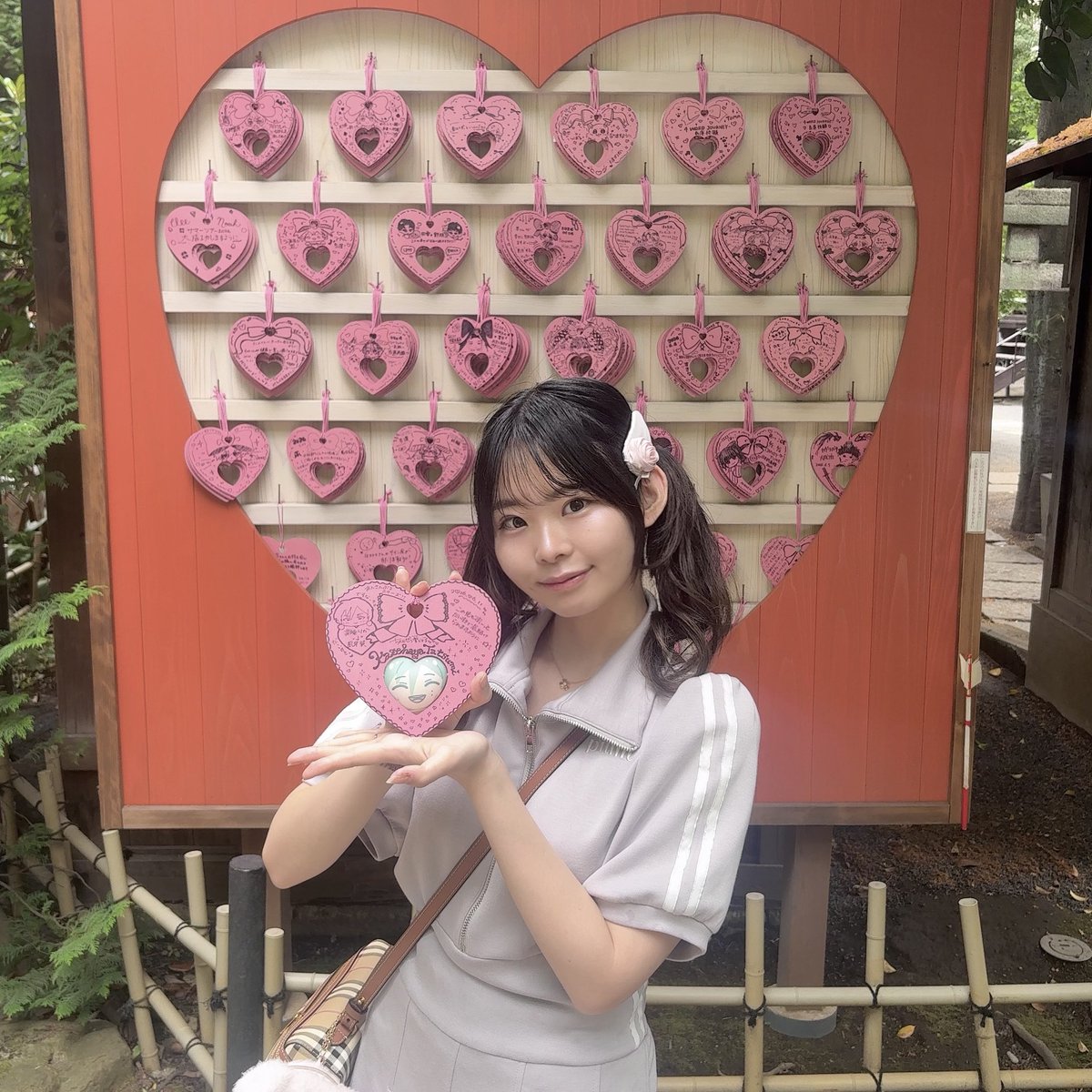 meguri_rika's tweet photo. 七社神社の恋愛成就絵馬⛩♡
まんなかのハート部分貰った時はあいてなくて、自分で射抜いておまもりとして持てるのだ𐔌ᐡ ⸝⸝⸝o̴̶̷ ·̫ ‹⸝⸝⸝ ᐡ𐦯︎︎◝✩ https://t.co/JrdDz1yuY9