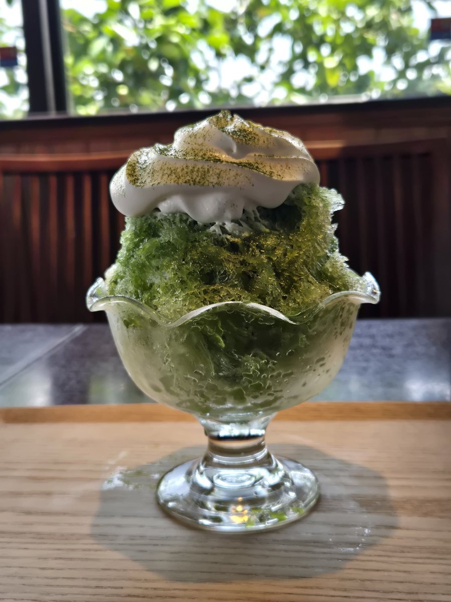 Cafededan's tweet photo. 本日はハーフサイズのかき氷を用意しました！

抹茶ミルクかき氷のハーフ(850円)

���治抹茶シロップと練乳が合わさって、エスプーマを乗せ最後に宇治抹茶パウダーをまぶして完成！

多くは食べれないけど、少量でしっかり本格的なかき氷を楽しみたい人におすすめです！

#かき氷 #宇治抹茶 #ハーフ氷 https://t.co/pcbSFEhd5U