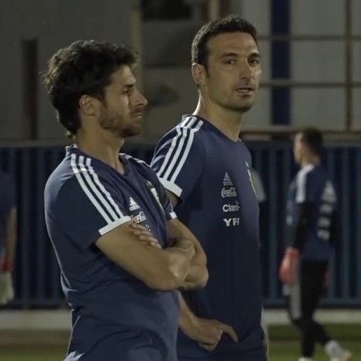 3mortem's tweet photo. FAMILIA, SALIÓ OS SCAIMAR!!! 

Pablo y Lionel se encuentran en la difícil tarea de criar una adolescente futbolista y no cometer demasiados errores en el intento. 

Link: https://t.co/h5DQYCjeek https://t.co/8L2HcUgHk2