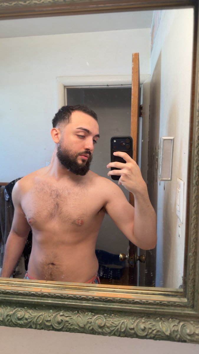misterstrang3's tweet photo. happy monday #nyc #gym #muscles #beard https://t.co/cIeSH4KqoX