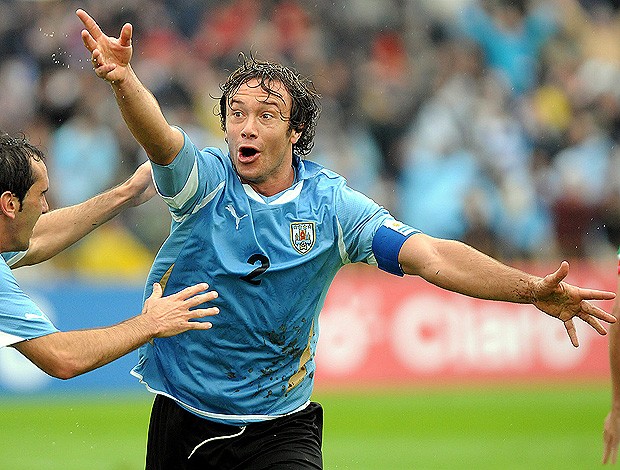 Bruno_Campeao's tweet photo. Agustín Canobbio se torna o segundo jogador, junto de Diego Lugano, homônimo de um município suíço do cantão de Ticino, a jogar uma Copa do Mundo pelo Uruguai. https://t.co/RfYWgewqp1