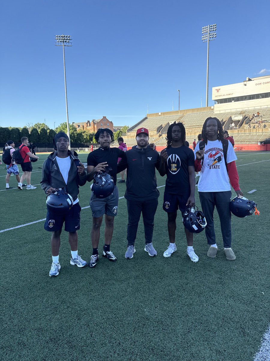 AikensDarr25152's tweet photo. Had a great day at the ysu camp balled out td! #comingforitall #truestroy @ChrisJParry3 https://t.co/i9HlMubuGH