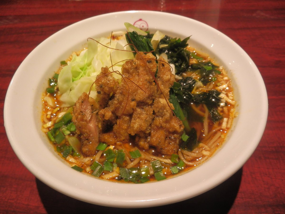 totoco2012's tweet photo. （16日∼17日）ランチ
鶏パーコーとキャベツのせ酸ラーメン
ミニサラダ・麦ごはん・薬膳卵付き
皆様のお越しをお待ちしております。
#神保町 #神保町ラーメン #麺ダイニングととこ #山形県 #山形グルメ  #こだわりの鶏 #酸辣湯麺 #酸ラーメン #無添加 #全粒粉 #黒胡麻 #3年本格醸造リ ＃ランチ https://t.co/lyqXU5hCwA