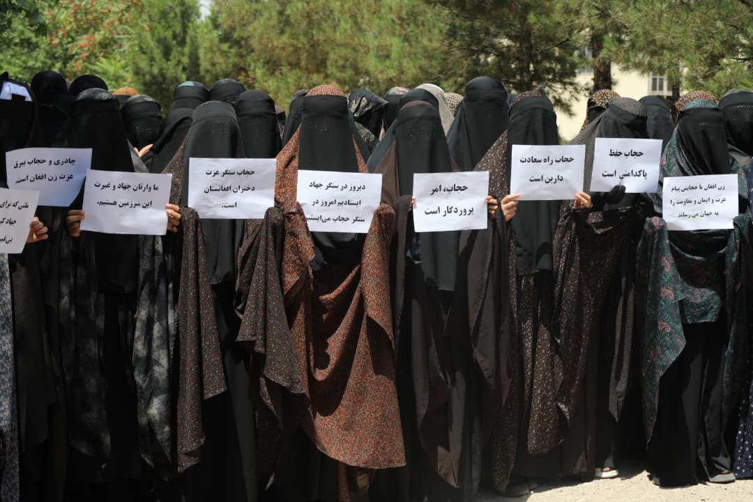 WDIAfghanistan1's tweet photo. No to the Taliban’s black burqa.😡
This forced black covering represents oppression and ignorance, not Afghan culture. It is not our tradition, nor does it reflect the identity of Afghan women. Afghan women deserve the right to choose, not to be forced into submission. https://t.co/9s2Jvh1aCs