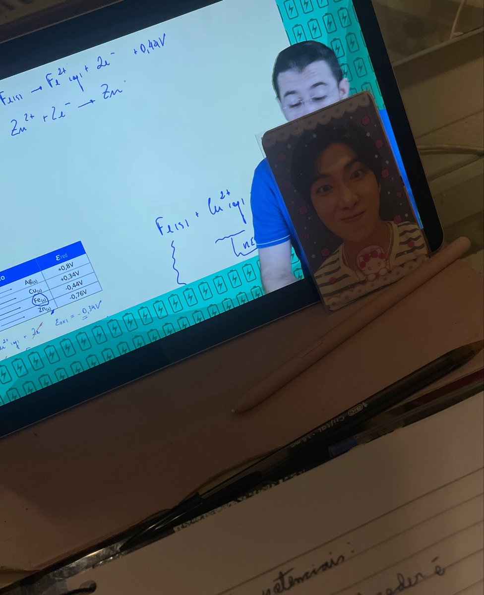 97kcin's tweet photo. estudos com o nam hj p ver se entra inteligência nessa minha cabeça 🙏🏼 https://t.co/cN6tThFU4C