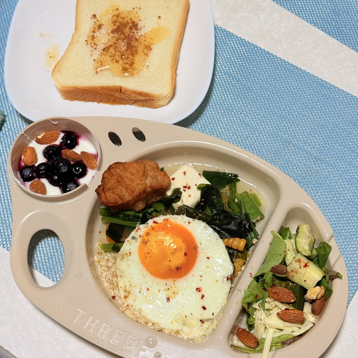 Quisty's tweet photo. おはよう朝ごはん https://t.co/jgsHndAwlR