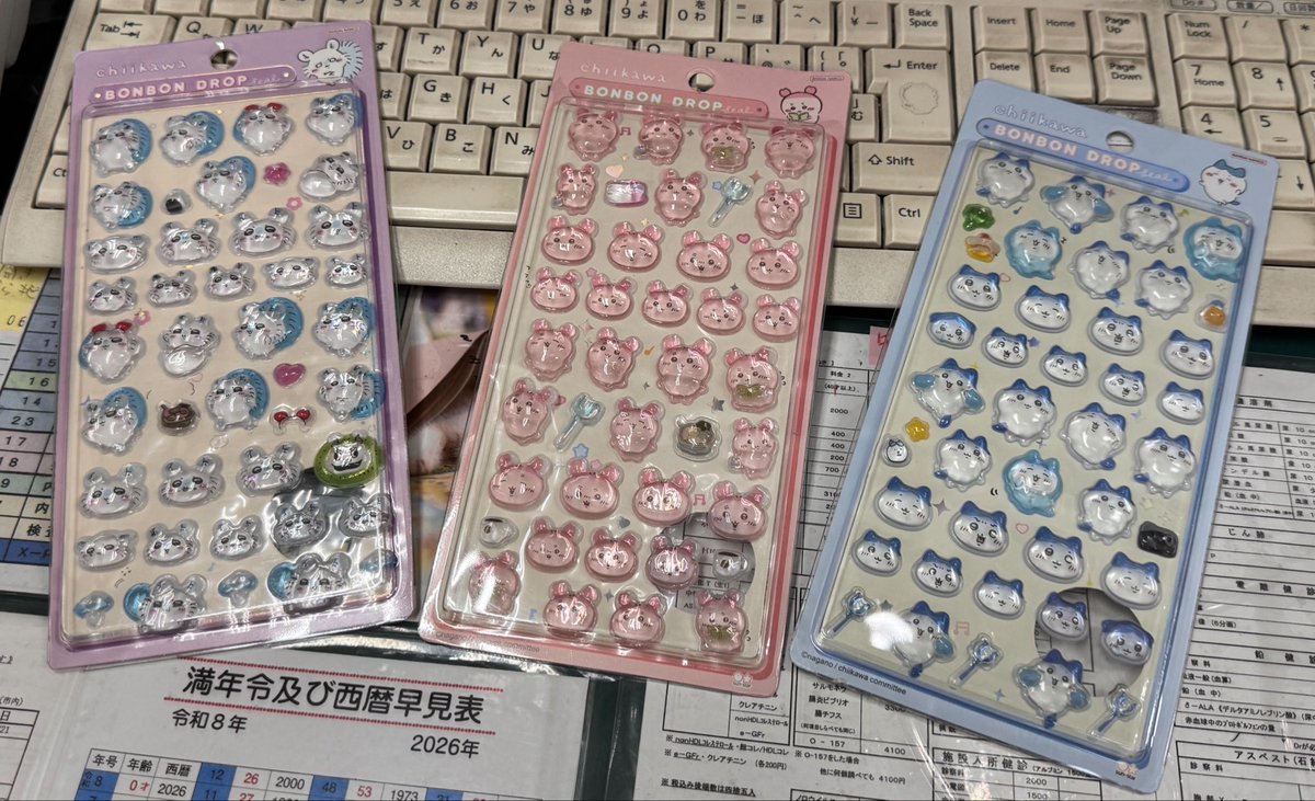 irriya's tweet photo. 職場の新人ちゃんが都内に行ったお土産。
ほ、ホンマに存在しとるんや…！
シール帳とか特にやってる訳じゃないけど、これは嬉しい…！！
しかも本物✨✨✨ https://t.co/mDFAzK1YFA