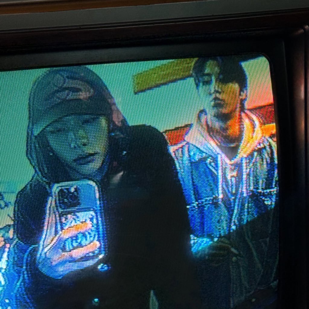 hyunsungluver's tweet photo. This day last year, Hyunjin posted a photo dump of what happened in his 2024 and in the middle was a hyunsung selca and he tagged Han's ig, he also posted a photo taken by han 🥹🥹

Happy anniversary to those who celebrate https://t.co/8ZhOMpFqfe