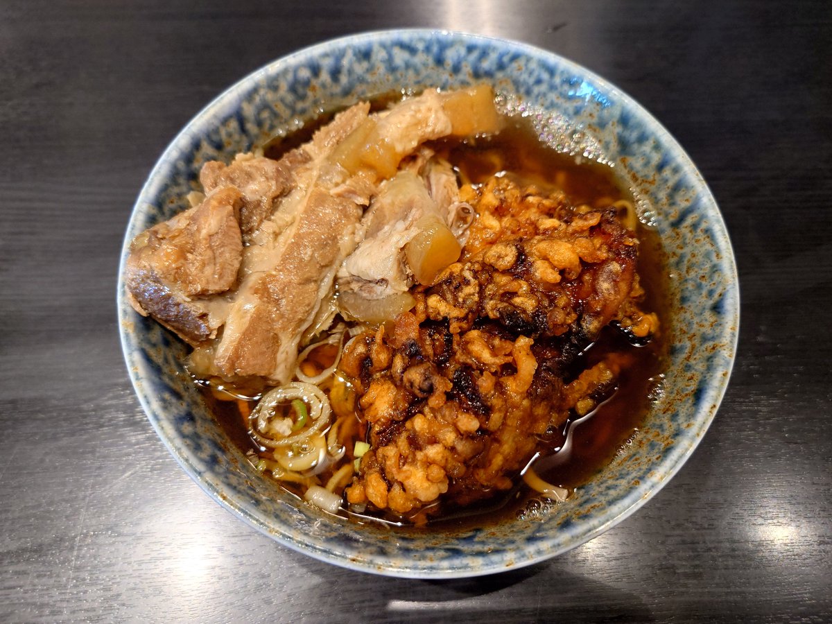 kiku8686's tweet photo. おはようございます
避暑地で朝からお仕事…
たまには海賊そば🏴‍☠️でもと思ったら売り切れ😢定番の山賊そばにコラチャーを追加😋 https://t.co/9Mz79ppxPw