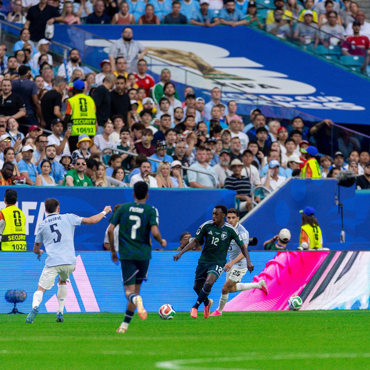 alekhbariyaSPO's tweet photo. #كأس_العالم2026:

منتخبنا الوطني 🇸🇦 يبدأ مشواره المونديالي بالتعادل أمام منتخب الأوروغواي 🇺🇾 بهدف لكل منهما ضمن مباريات الجولة الأولى

 #معاك_يالأخضر | #FIFAWorldCup  
#الإخبارية_رياضة https://t.co/xIZZrXWocd
