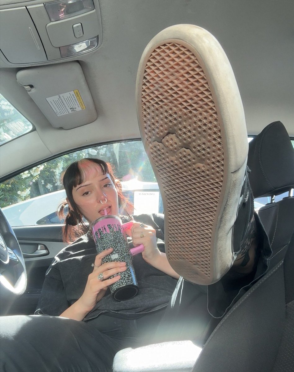 SimpStomper13's tweet photo. I know you see my shoe splitting. I think it’s time to ship to one of your sorry asses. Any takers ? https://t.co/LHDcWeWsH8