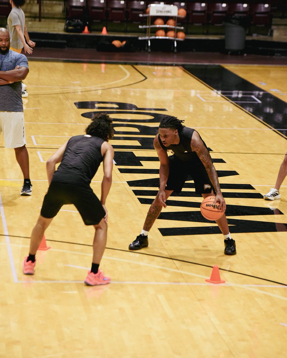 Winthrop_MBB's tweet photo. In The Lab 🧪 

#ROCKtheHILL https://t.co/852KpOQqAD