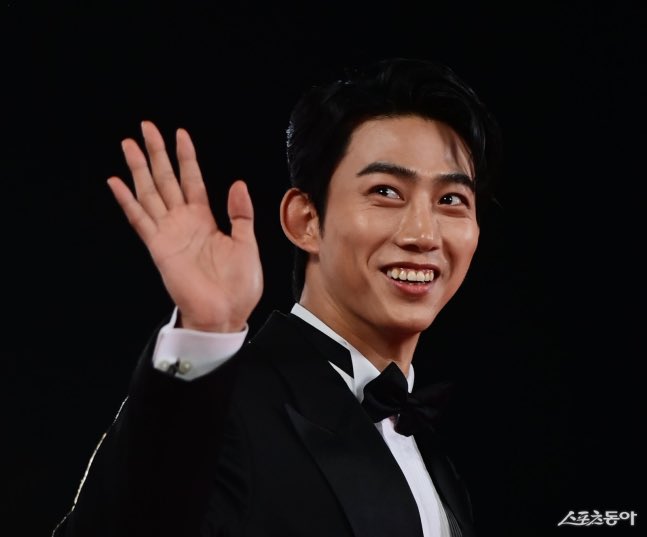 Team_Taec's tweet photo. [단독]‘새신랑’ 옥택연, 머슴으로 돌아온다…사극 ‘일등머슴 용길이’ 주연

https://t.co/4EK2YZbsAY https://t.co/t0MxSrPdUp