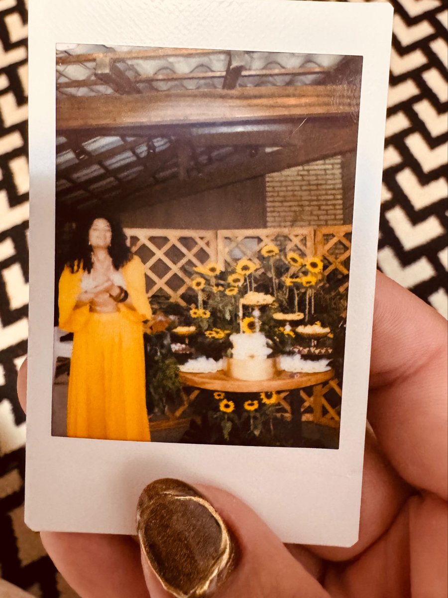 Laryleo's tweet photo. 13.06.2026🌻 https://t.co/MigiNnEPkM