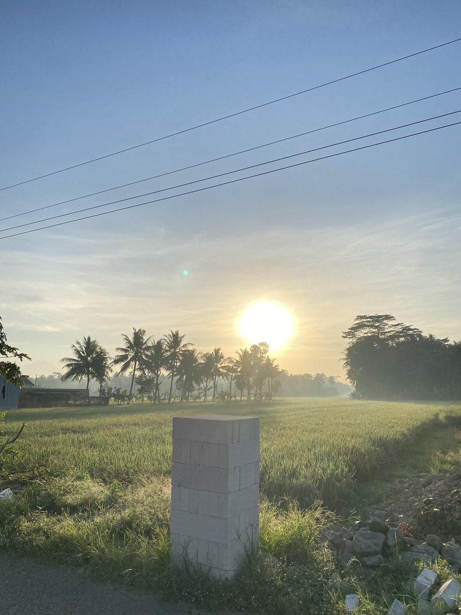 dhetatania's tweet photo. jalan santai dan sedikit lari yang kesiangan 🤝

Sambil mikir agenda bermanfaaat hari ini harus dilaksanakan tidak boleh mager 🤪 https://t.co/ZDF44OsvBG