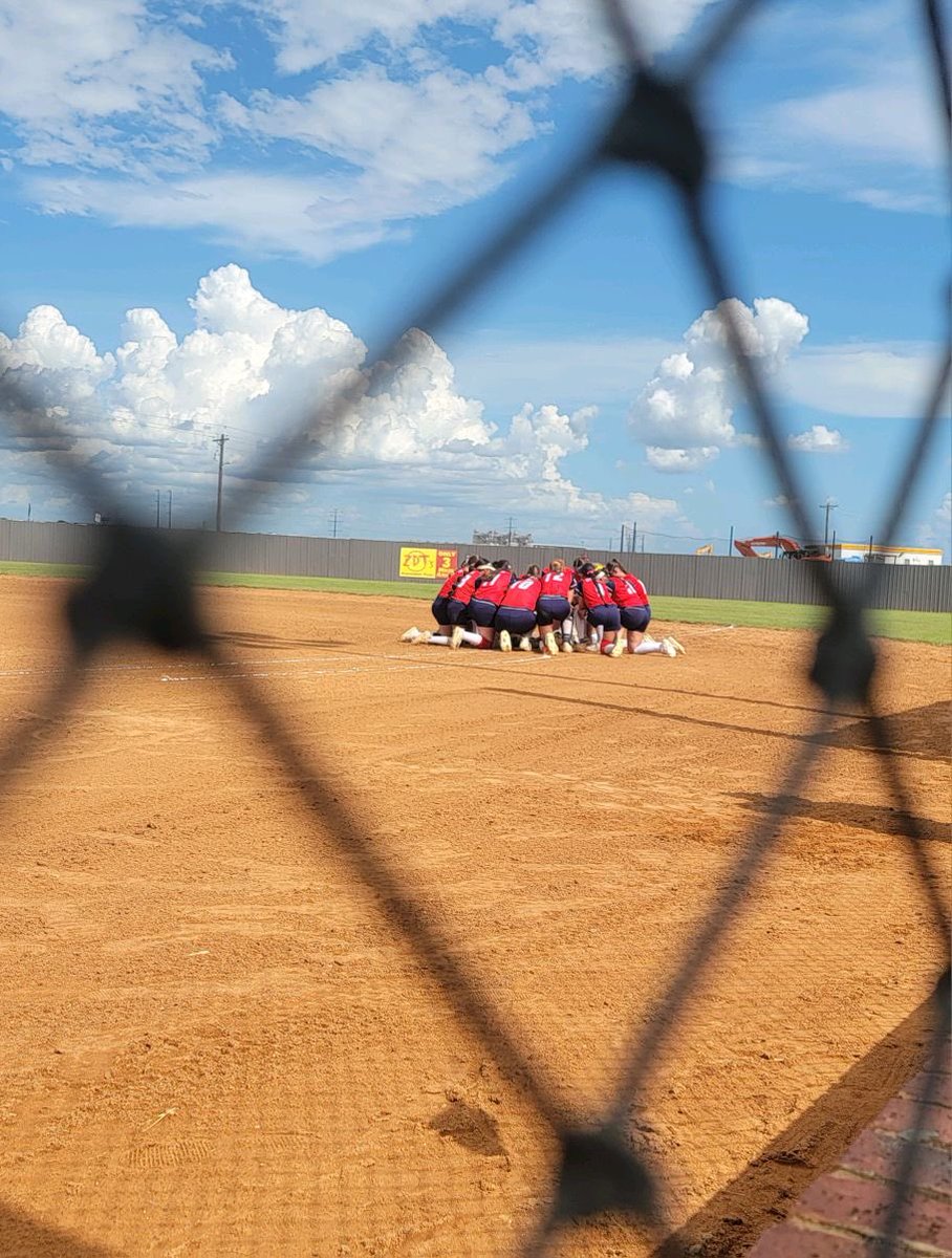 EmmaPark_10's tweet photo. It was a fun weekend with the Blaze Summer Invite in Seguin , TX. In the circle, I had 4 IP, 3 SO, and 0 BB. Thank you to all the coaches who came out to our games!
@RoadrunnerSB @CoachVanW @TVCCSoftball @TAMIU_SB @sal850 @CBUBucsSb @nicholls_sb @CoachRonFrost @robynleightonn https://t.co/Z8uYQTNNd9
