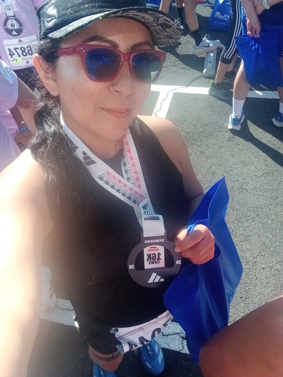 Luzzciernaga's tweet photo. #MedalMonday ayer corrimos el Split16k, se disfruto mucho, por más rutas así 🤜🤛, pasenla genial.
#CorrerMeHaceBien🏃‍♀️❤️👟
#VanPorTiSiempre🤍
@ReyLoborebelion
@SumandoKMx
@MeEncantaCorrer
@CorroAMiPaso https://t.co/zlJPUSGwBw