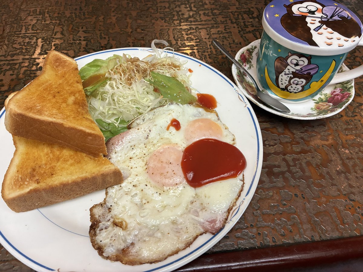 men_ya111's tweet photo. 今泊まってるホステル
一つの棟に5室あるんだけど自分以外の部屋を同じ国の人間に固められていて非常に居にくい(多分グループで複数部屋とってる)
それはそうとかわいいカップで提供してくれる喫茶店あった https://t.co/7nE9os9L4F