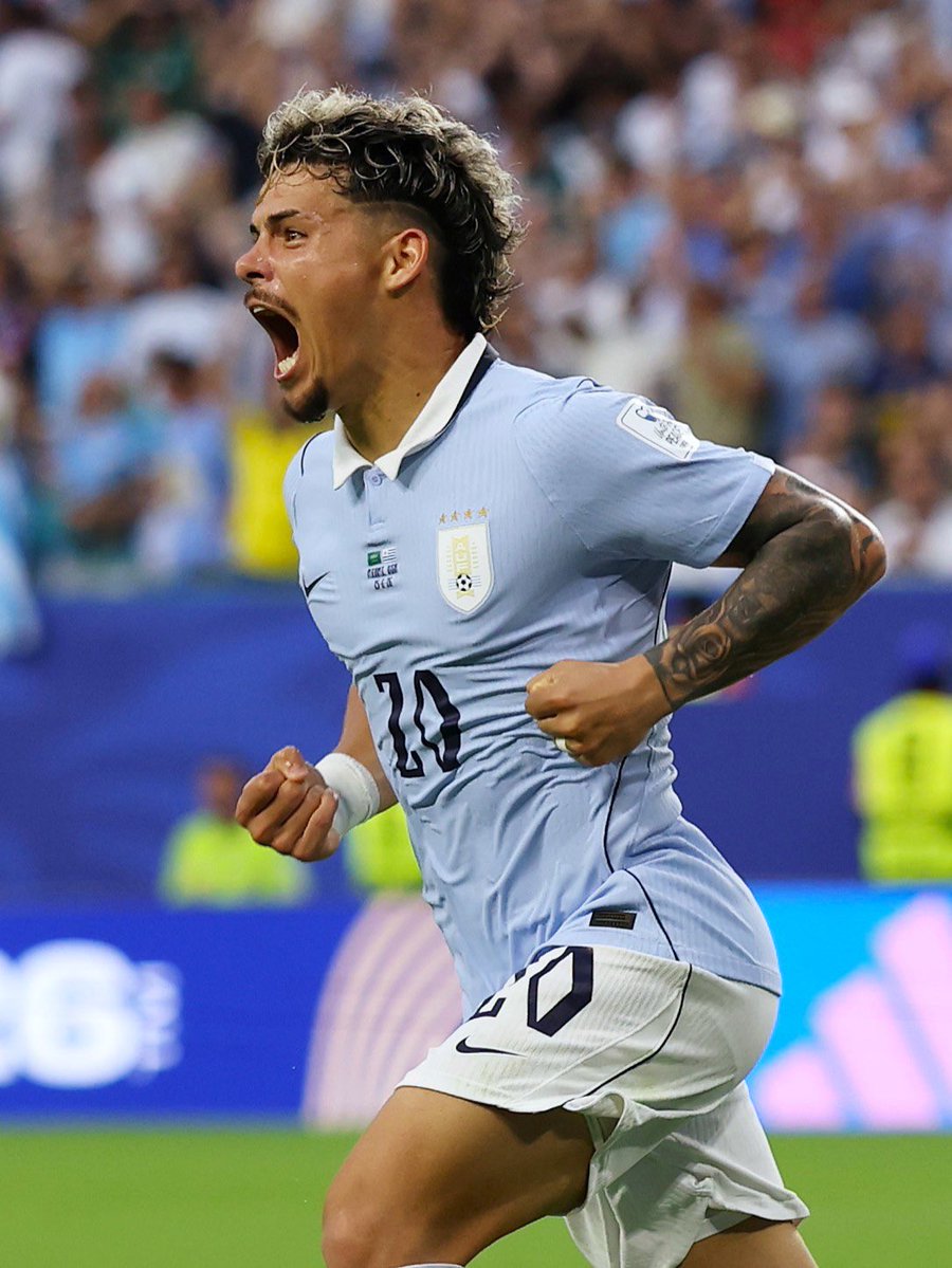 PedroFigue_98's tweet photo. Ofensivamente, el mejor partido de la era Bielsa. Esto es el Mundial: podés ser más que tu rival, pero con un error ya no ganar.

Es una lástima. Muy injusto. Me representó absolutamente este Uruguay. Fuimos hasta el final y merecimos ganar.

1-1. Esto sigue. Vamos nosotros. https://t.co/LmSmbyA8Hc