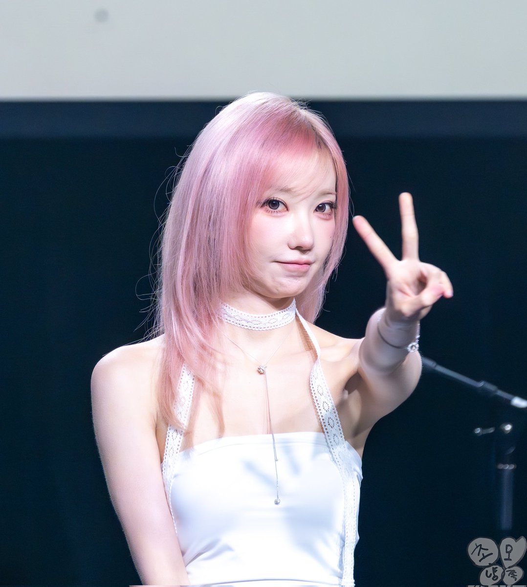 attractedu's tweet photo. 260614 세레머니 팬사인회
#QWER #마젠타 #Magenta @magentaof62 https://t.co/qwQjIGyLUo