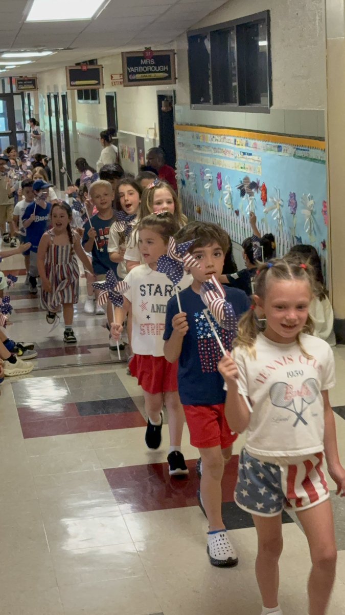 5thAveSchool's tweet photo. 🇺🇸❤️🤍💙 Hooray for the USA! 💙🤍❤️🇺🇸
@5thaveechool proudly celebrated America's 250th anniversary with a spirited parade full of red, white, and blue! Students and staff lined the halls and walkways, cheering, waving flags, and showing their pride! @bayshoreschools https://t.co/WqeiGdAaUZ