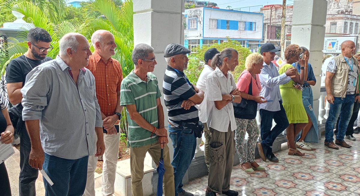GHNordelo5's tweet photo. En la Galería "Belkis Ayón" del Centro Experimental de Artes Visuales, participamos en la inauguración de la muestra "Humor con luz propia", del colectivo de PALANTE. Estuvo presente el Ministro de Cultura, Alpidio Alonso. #Cuba #CDRCuba #LaPatriaSeDefiende #CubaEsCultura https://t.co/cF641qCntz