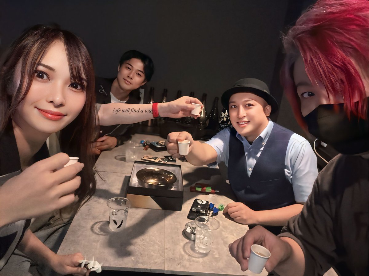 Ace_darts's tweet photo. ほろももイベント🎯
みんなでかんぱ〜い🍻

チンチロ🎲🎲🎲テキーラ〜🥃
今回弱かった、、、💦

#母良田桃香
#ダーツバー
#SpaDe https://t.co/qepydSdW3T