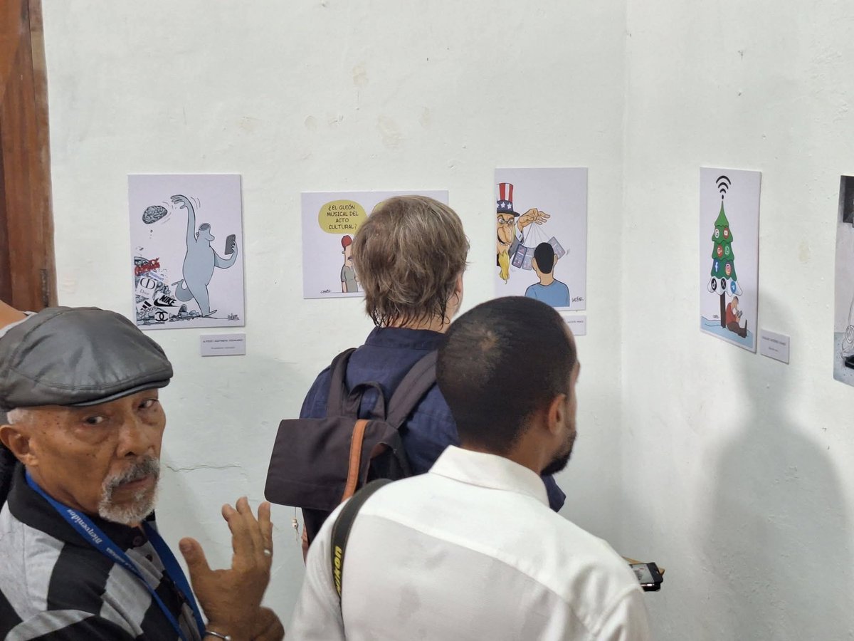 GHNordelo5's tweet photo. En la Galería "Belkis Ayón" del Centro Experimental de Artes Visuales, participamos en la inauguración de la muestra "Humor con luz propia", del colectivo de PALANTE. Estuvo presente el Ministro de Cultura, Alpidio Alonso. #Cuba #CDRCuba #LaPatriaSeDefiende #CubaEsCultura https://t.co/cF641qCntz