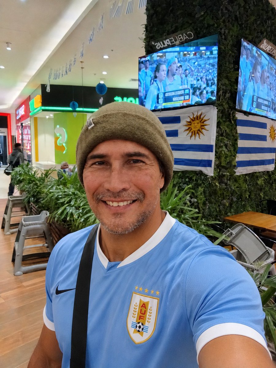 HMFranciscoE's tweet photo. Vamos arriba Uruguay! https://t.co/n9x4lyV0Rd