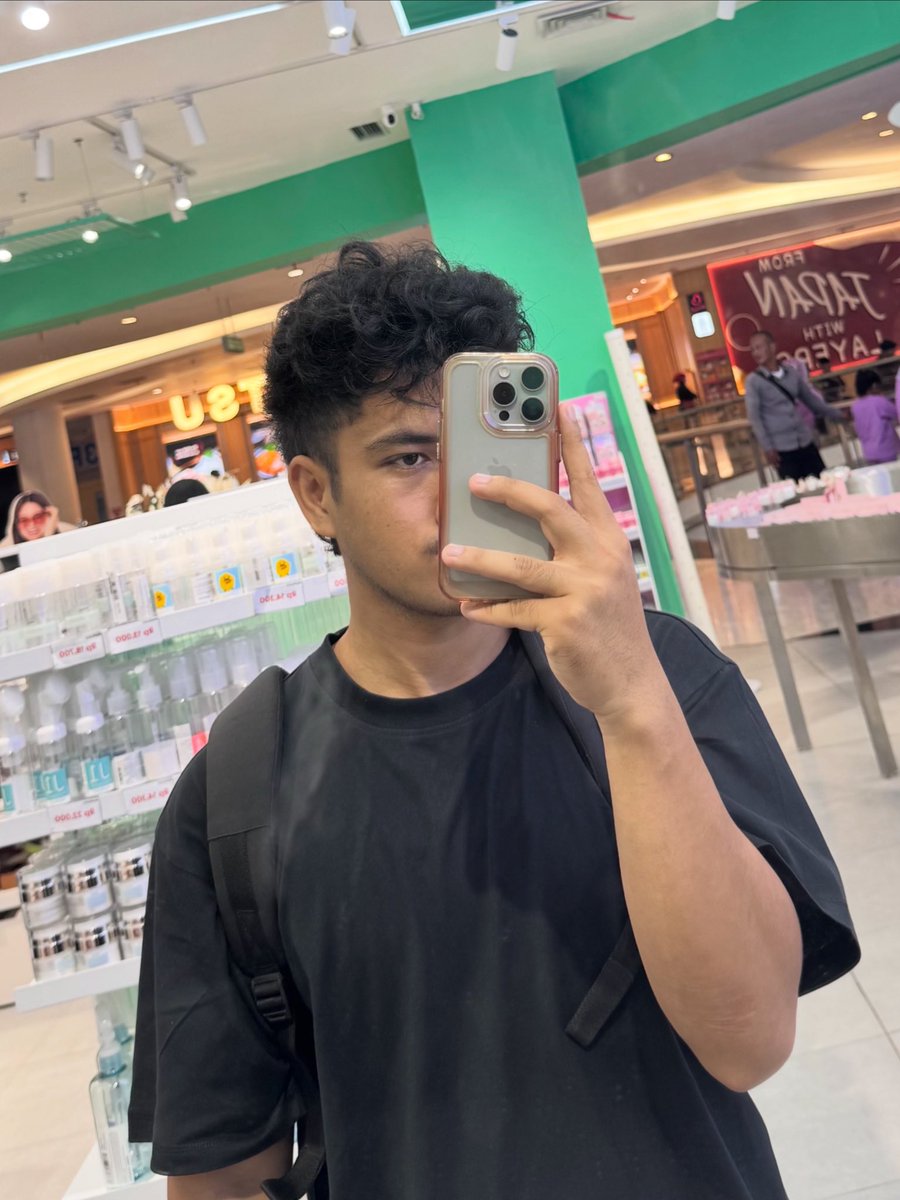 givemesomeflex's tweet photo. jujur kangen dikit sama rambut sebelum cukur botak https://t.co/pIgD60gmey