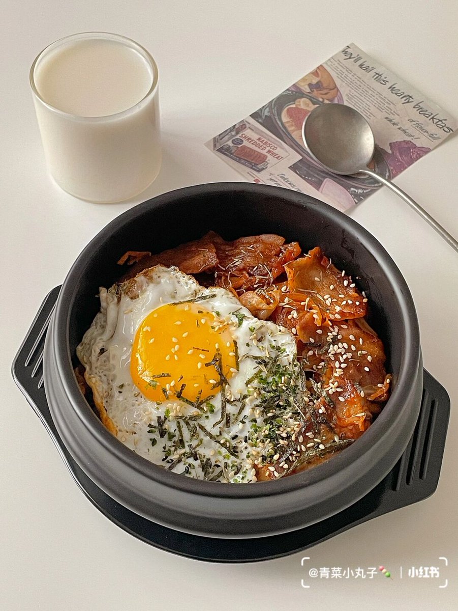 barese1981's tweet photo. Just tried Korean-style spicy pork bulgogi rice bowl! Tender marinated pork, crisp veggies, and that fiery gochujang kick Total flavor explosion for my taste buds—must-add to your food bucket list! ， https://t.co/8842xppucH