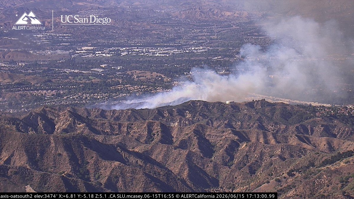 DanielFireTruck's tweet photo. #MaxFire Aircraft Assisting.
Air Attack 52, OES Intel 24.
Air Tankers 76, 120.
LACoFD Copters 21, 22, Helitanker 55, Intel 76.

Air Tanker 120 is making a Drop at the Head backing down towards the Homes. https://t.co/me3MkQ2TLk