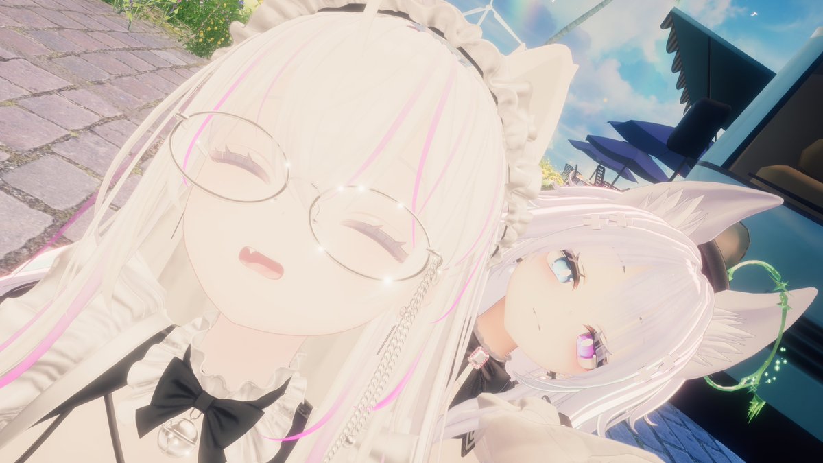 VRCkure_jp's tweet photo. すぐワールドの小物散らかします
離席中のフレンドにもくっつけます https://t.co/Jgyoz5rDN6