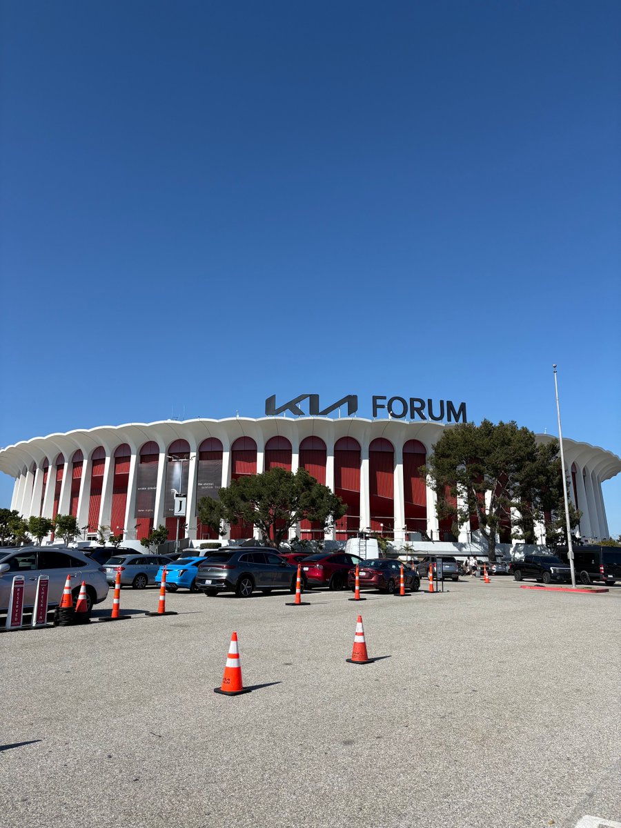 TheSuperAJ's tweet photo. This is a pretty spectacular stadium. Iran-New Zealand tonight. Massive Iranian diaspora in LA. https://t.co/gP17SOVAVz