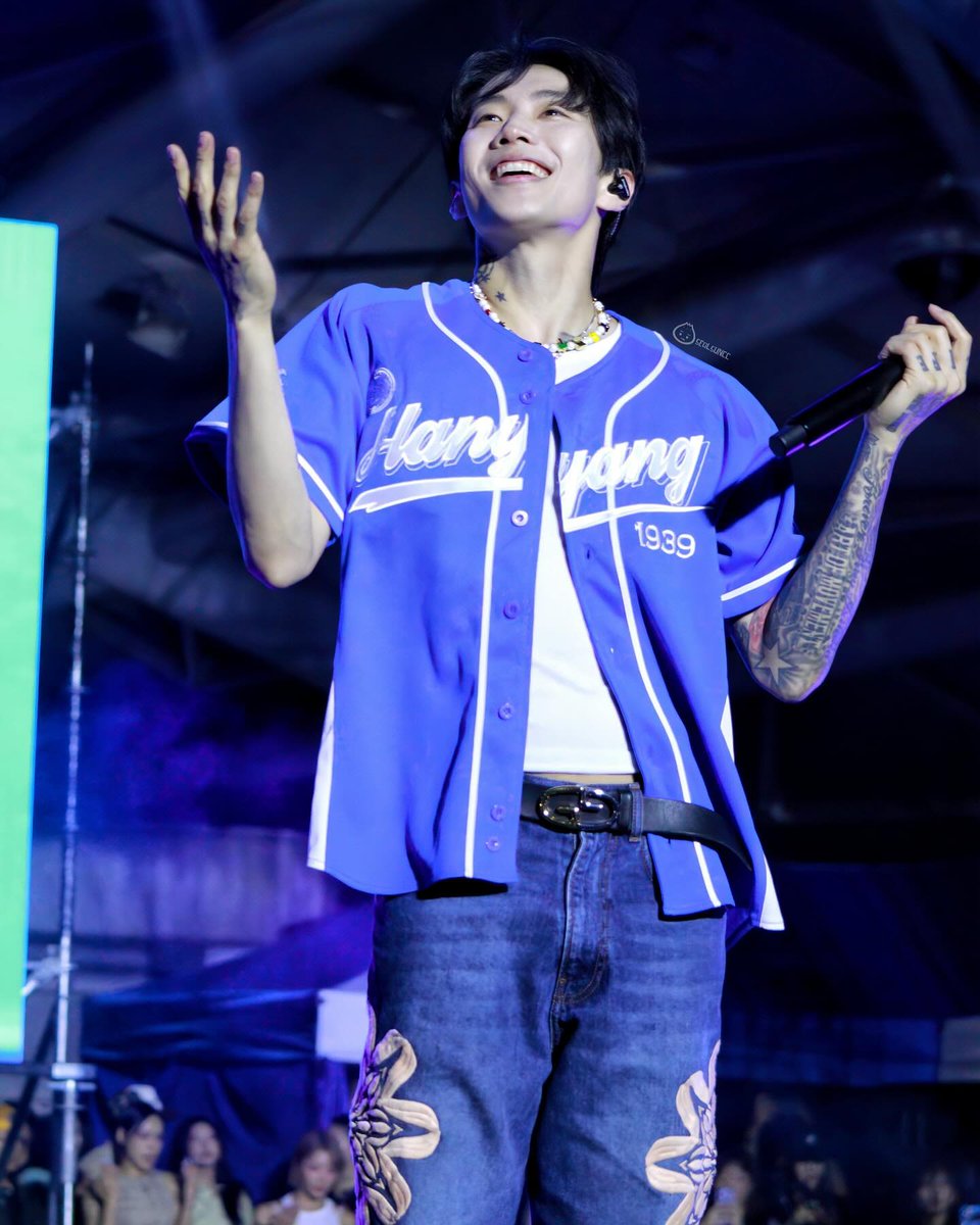 um_pp22's tweet photo. 박재범이
대학 축제 무료로 공연하는 이유.

박재범은 자신의 축제 공연비를
해당 학교 장학금으로 그대로 기부함.

이렇게 한지는 꽤오래되었는대
이유는 박재범은 대학교 축제 공연을
상당히 좋아하는대

이제 출연료가 너무비싸짐.
하지만 출연료를 깎아서 가기엔
가치를 떨어뜨리는거 같아서

출연료 전액을 기부하기로 마음먹었다고함.

갓재범...