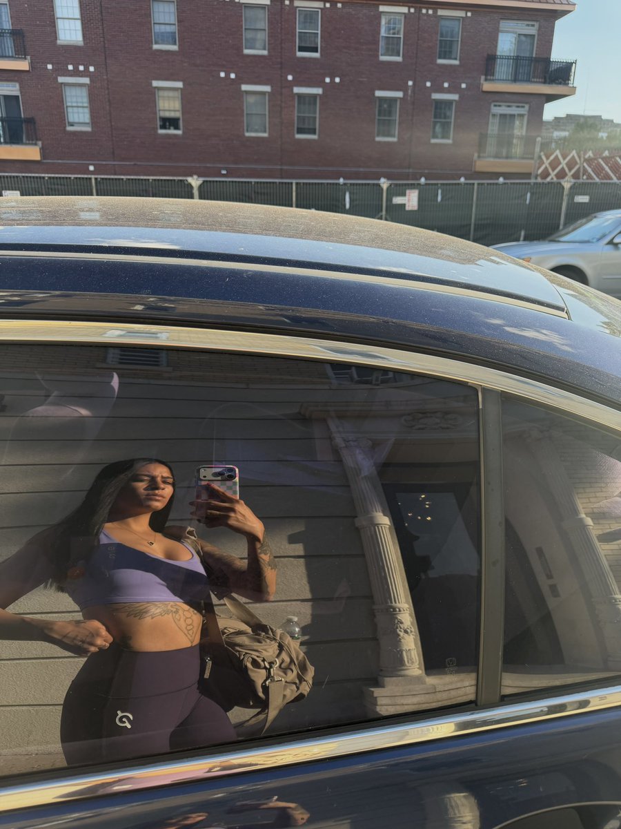 SGiselle__'s tweet photo. I make purple look good https://t.co/ROYyX9YhgY