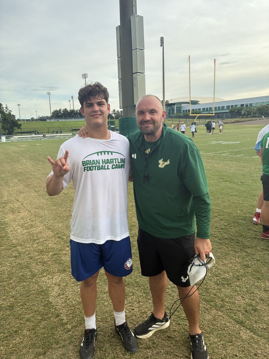 brettbearden44's tweet photo. Had an outstanding camp and workout with @CoachA_USF and @ericponio. I’m honored to receive an offer from @USFFootball and I’m excited to get back soon. @BollesFootball @DeshawnBrownInc @AlphaSportzG @CoachRGarth @CoachKornDawg @Rivals @TomLoy247 @ChadSimmons_ @GregBiggins https://t.co/bzHQW2mGaH