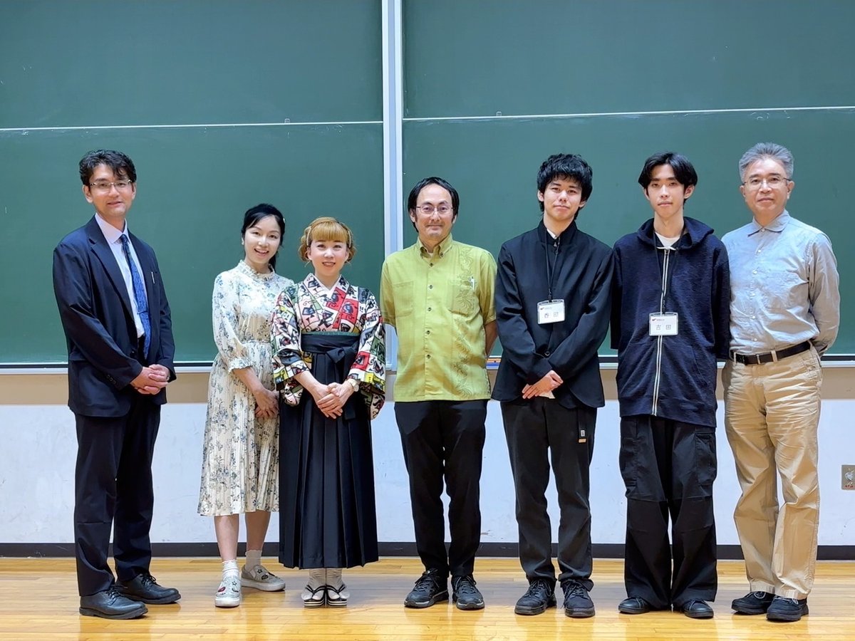 parucaling's tweet photo. 今年も
#熊本県立大学 にてたくさんの方に
古典映画を楽しんで頂くことができました
先生方には大変お世話になり
本当にありがとうございました！

#大森くみこ弁士 の楽しい活弁に
高校生のみなさんの大爆笑が嬉しすぎて
素晴らしいホールのグランドピアノを
たくさん演奏してしまいました😊

#天宮遥 https://t.co/XOsDOvAYx0