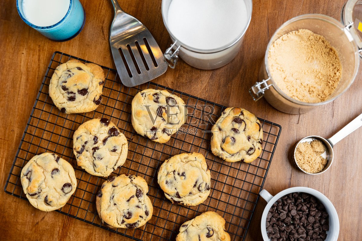 bakkus68's tweet photo. Just had the coziest baking session ever—freshly baked chocolate chip cookies straight from the oven, warm, gooey, and perfect with a glass of cold milk.  #BakingFun https://t.co/9GdMI1oe6q