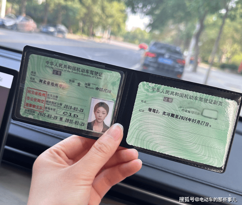 Thinks_dI's tweet photo. Passed my driving test on the first try today!!! Grateful for my coach who stayed patient even when I messed up parallel parking like 100 times. Finally that little license is mine – road trip here we come! https://t.co/TdIMd44olD