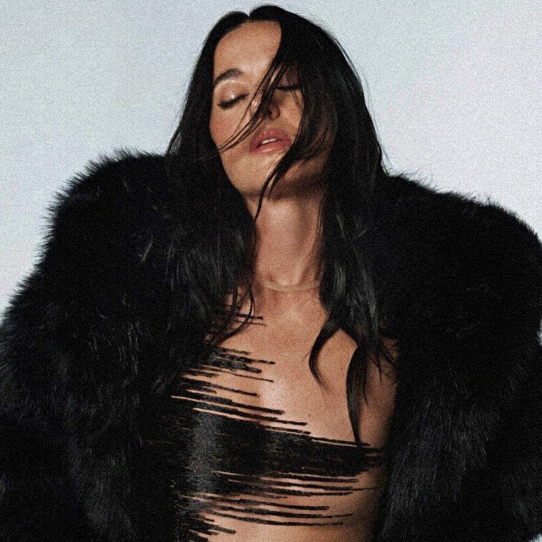 katydailybrasil's tweet photo. CURIOSIDADE: Katy Perry e Orlando Bloom confirmaram oficialmente sua separação à imprensa em 26 de junho de 2025.

Exatamente um ano depois, Katy Perry lançará “Watch It Burn”, faixa que aborda temas como dor, raiva e superação. https://t.co/m3E3LvIzG8