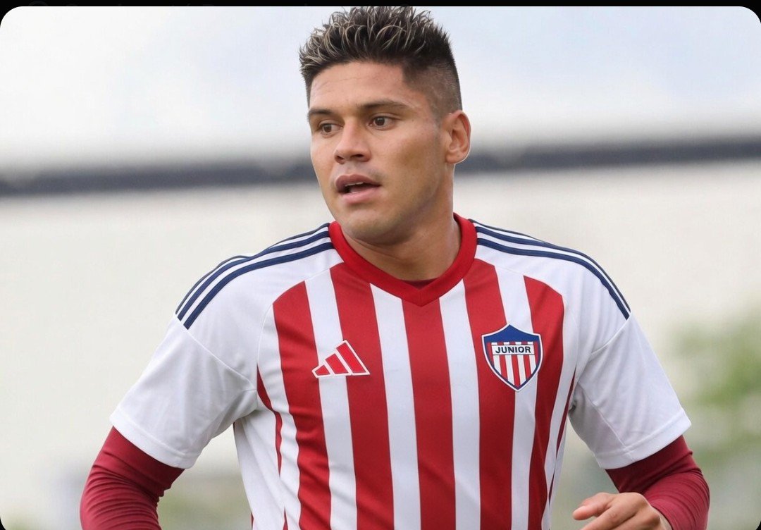 FichajesFPC3's tweet photo. Desde el Deportes Tolima manifestan molestia, desde del club sospechan que el jugador Sebastián Guzman tiene conversaciones adelantadas con el @JuniorClubSA, mientras el deseo del  equipo de Ibague  es ejercer la opción de compra de su pase. https://t.co/uX9dkVcMZx