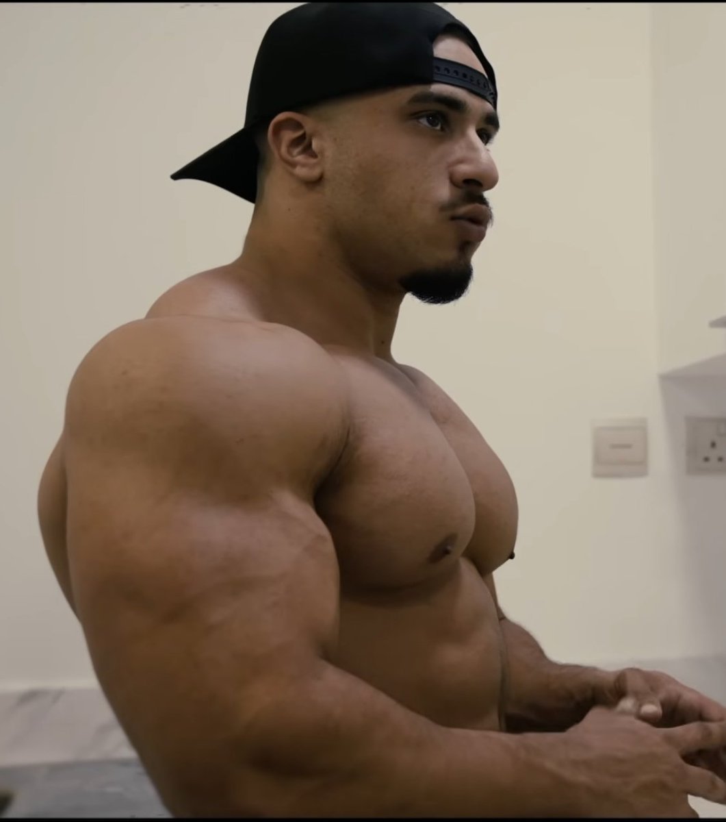 AndrophileStuff's tweet photo. His tits are INSANE 🫠🫠 https://t.co/zMdX5EIttC